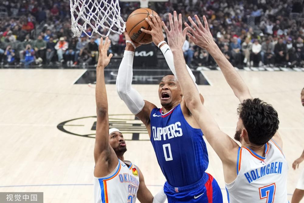 鼓舞着队友 鼓舞着队友