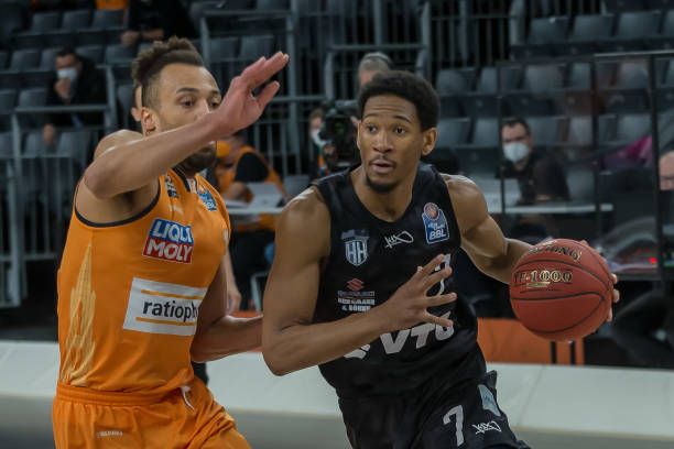 传球助攻的 传球助攻的